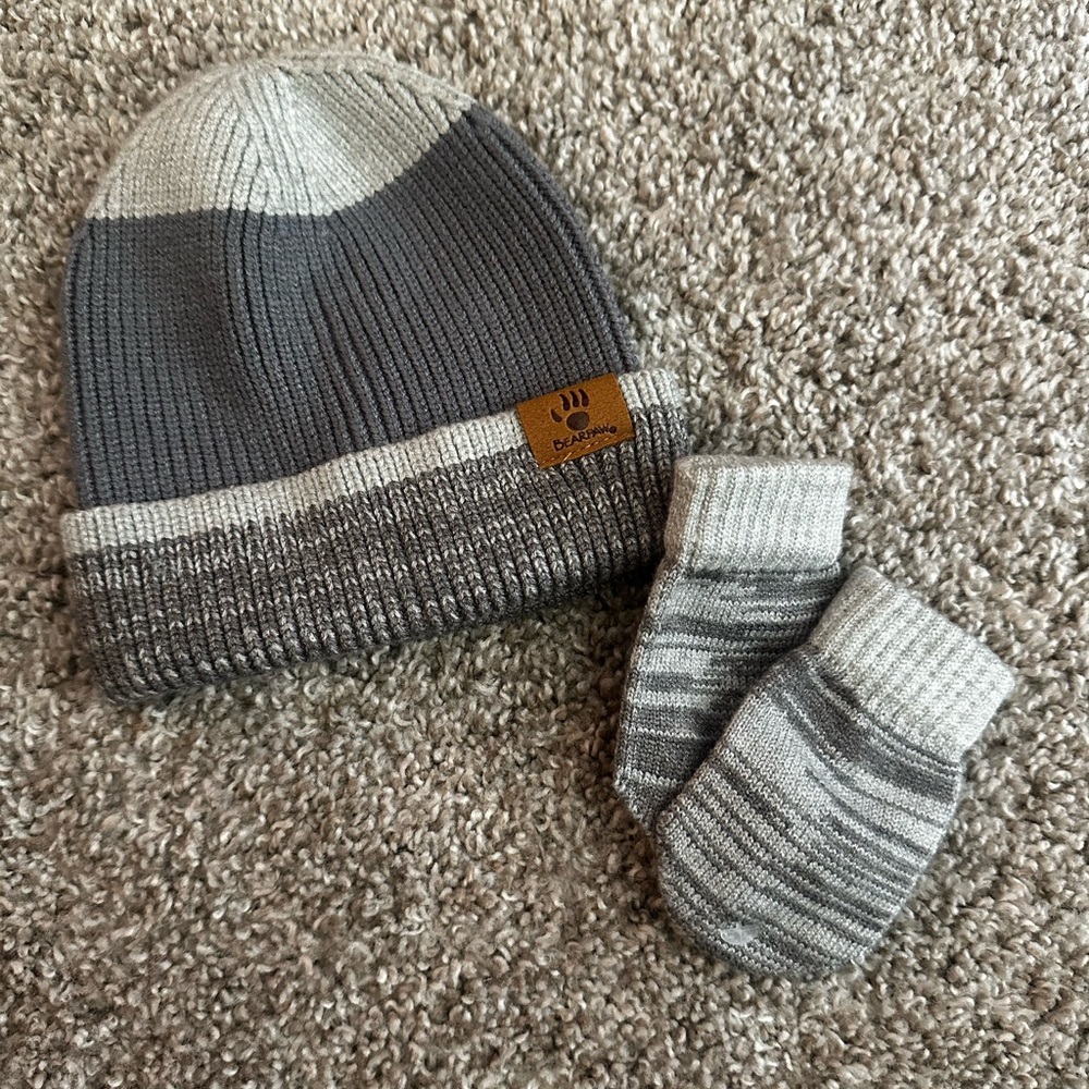 Bearpaw Gray and White Beanie with Mittens